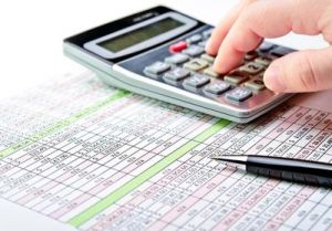 مالیات عیدی و پاداش چگونه محاسبه می‌شود؟