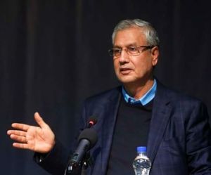 ربیعی: مشکلات را زیر فرش پنهان نمی‌کنیم