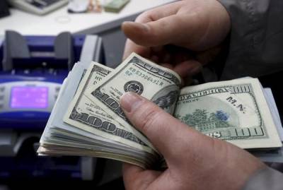 بازار با دلار ۵۸۲۰تومانی آغاز بکارکرد/یورو به ۷هزارتومان نزدیک شد