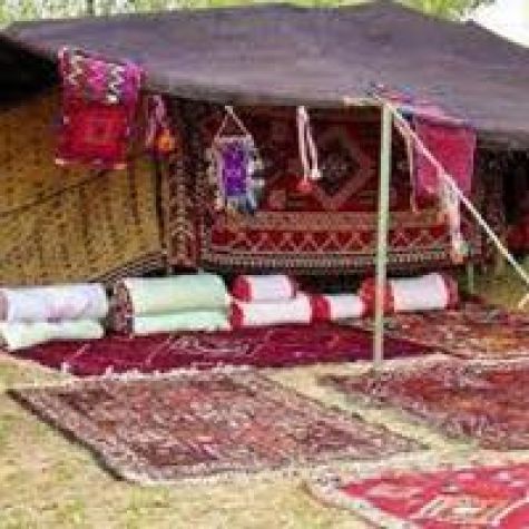 برپایی سیاه‌چادر برای معرفی اماکن گردشگری و صنایع‌دستی در ورودی قصرقند