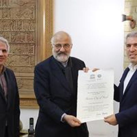 تقدیم لوح 3 اثر ثبت‌شده در میراث‌جهانی به رئیس سازمان میراث‌فرهنگی